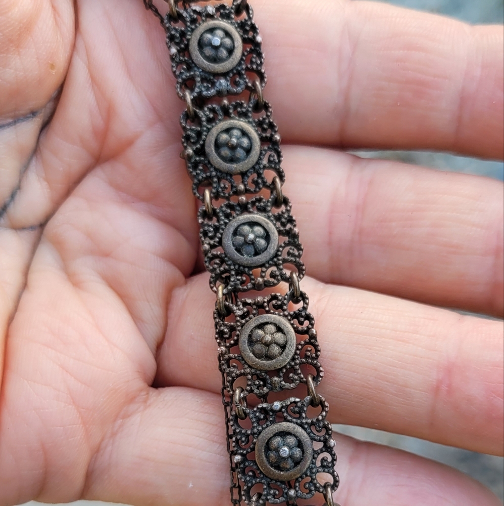 Decorative Vintage choker